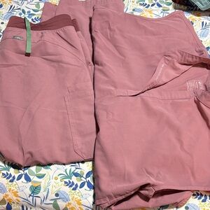 Figs Scrub Set: large bottom, medium top